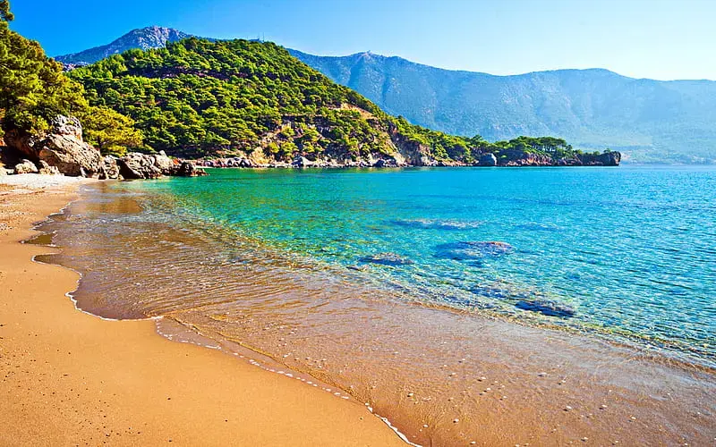 The Ultimate Coastal Escape: A Luxury Nomadic Caravan Journey Along the Riviera